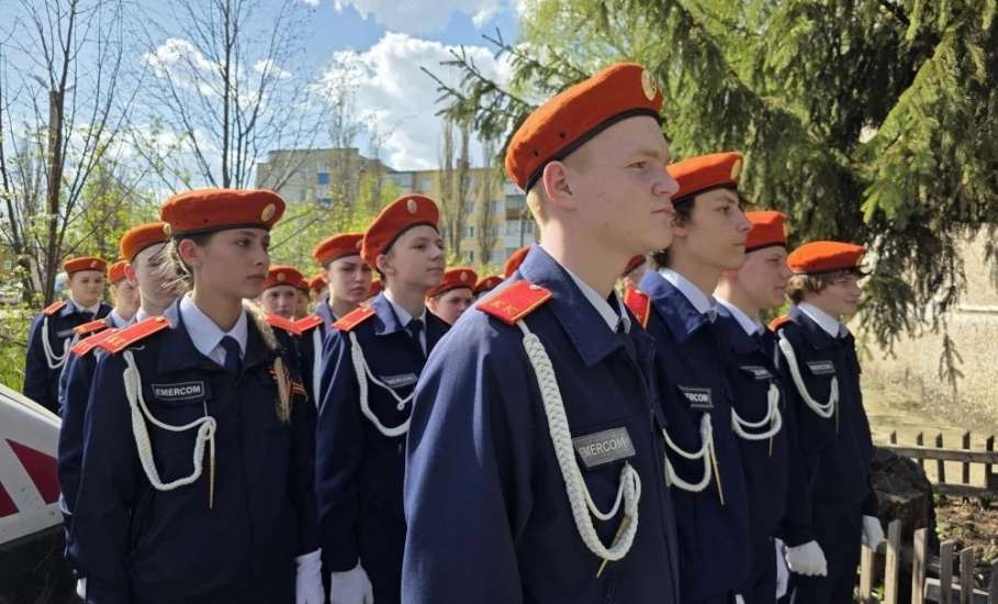 &laquo;Парад у дома ветерана&raquo; сегодня прошёл в Ельце