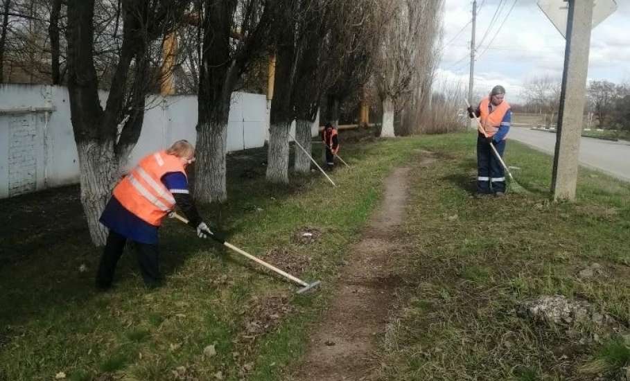 Наведение чистоты на улицах Ельца продолжается