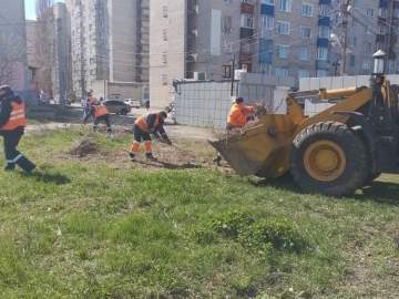 Наведение чистоты на улицах Ельца продолжается