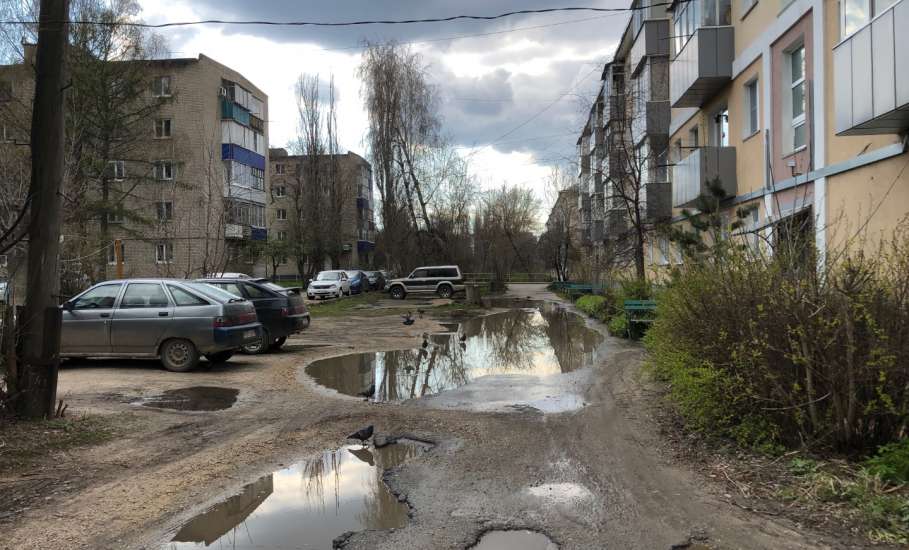 В ближайшие 2-4 часа с сохранением до конца суток ожидается гроза, при грозе усиление южного ветра порывами 17 м/с!