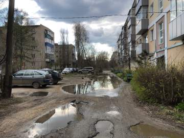В ближайшие 2-4 часа с сохранением до конца суток ожидается гроза, при грозе усиление южного ветра порывами 17 м/с!