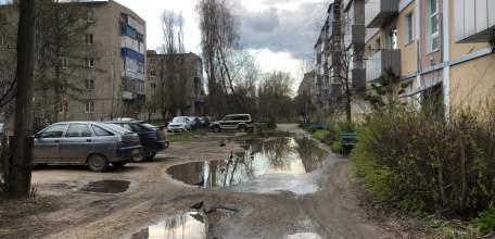 В ближайшие 2-4 часа с сохранением до конца суток ожидается гроза, при грозе усиление южного ветра порывами 17 м/с!
