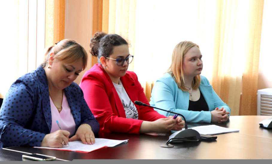 Успешная защита исследовательских проектов по химии в Университетской гимназии!