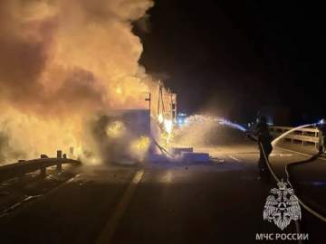 В Елецком районе на трассе полностью сгорел полуприцеп от автомобиля