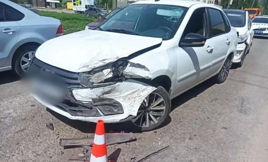 Сегодня госпитализировали водителя, попавшего в ДТП на улице Костенко