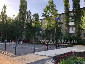 В микрорайоне Новые дома продолжается благоустройство спортивной площадки