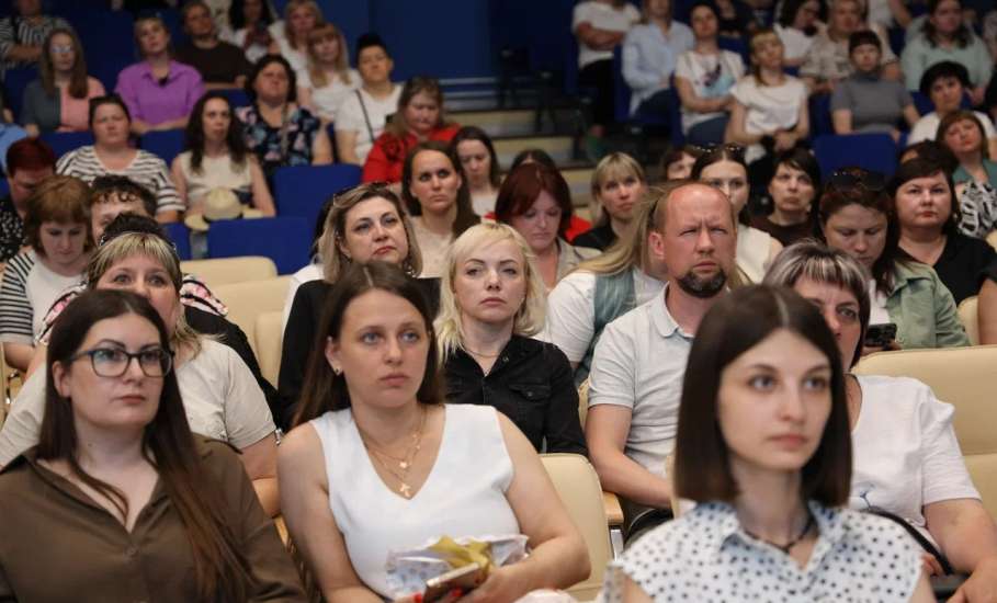 Актуальные вопросы образования, воспитания и безопасности детей обсудили на региональном родительском собрании