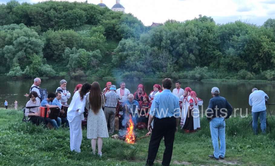 Душевные сегодня были посиделки гармонистов на берегу реки Быстрая Сосна!