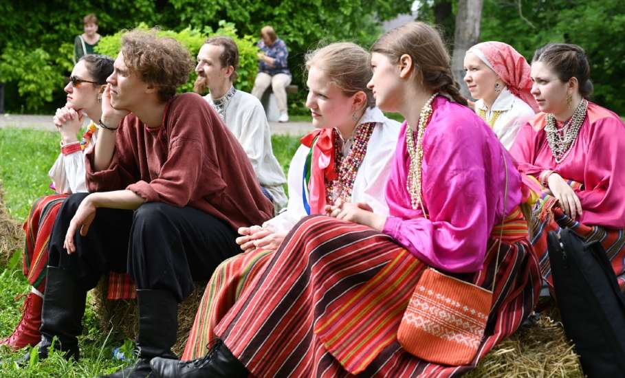 В городском парке проходит культурное мероприятие