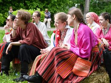 В городском парке проходит культурное мероприятие