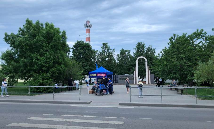 Сегодня в микрорайоне Новые дома по улице Героев, в сквере Чернобыльцев, установили палатку с рекламой ЛДПР