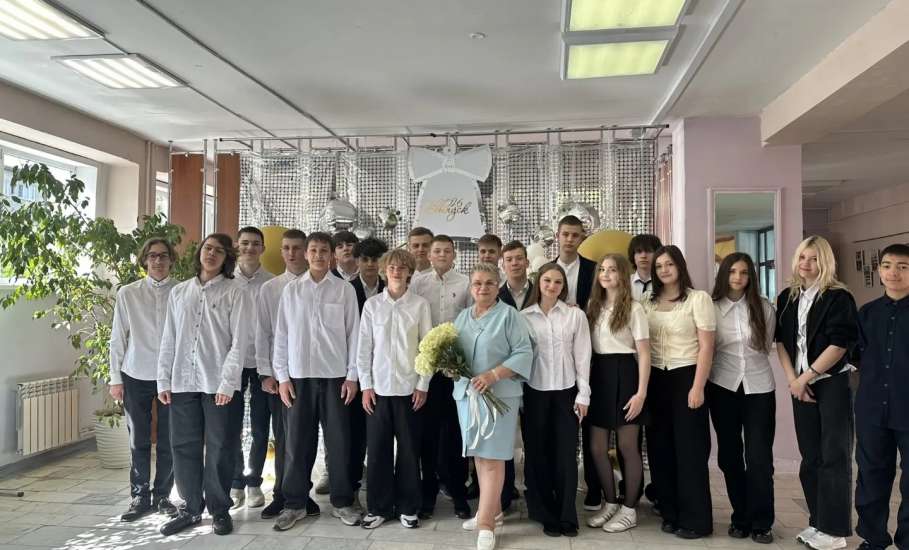 Сегодня по всей стране звучит самый трогательный школьный звонок &mdash; Последний!