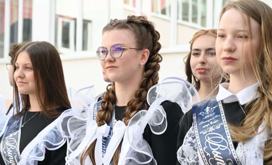 Дорогие выпускники! Сегодня для вас звучит последний школьный звонок &mdash; символ окончания школьной поры и начала взрослого пути