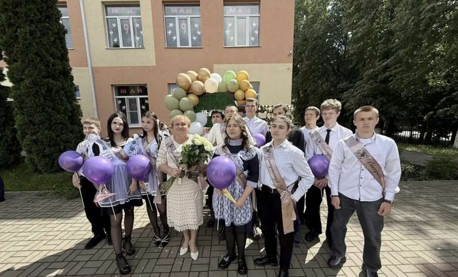 Дорогие выпускники! Сегодня для вас звучит последний школьный звонок &mdash; символ окончания школьной поры и начала взрослого пути
