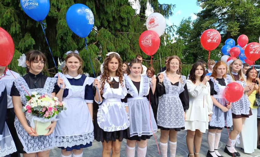 Дорогие выпускники! Сегодня для вас звучит последний школьный звонок &mdash; символ окончания школьной поры и начала взрослого пути