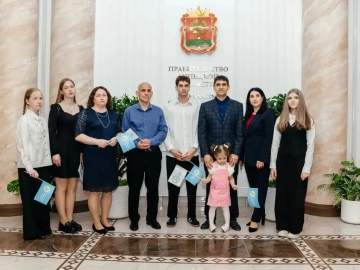 Многодетные семьи из Ельца получили награды в Липецке