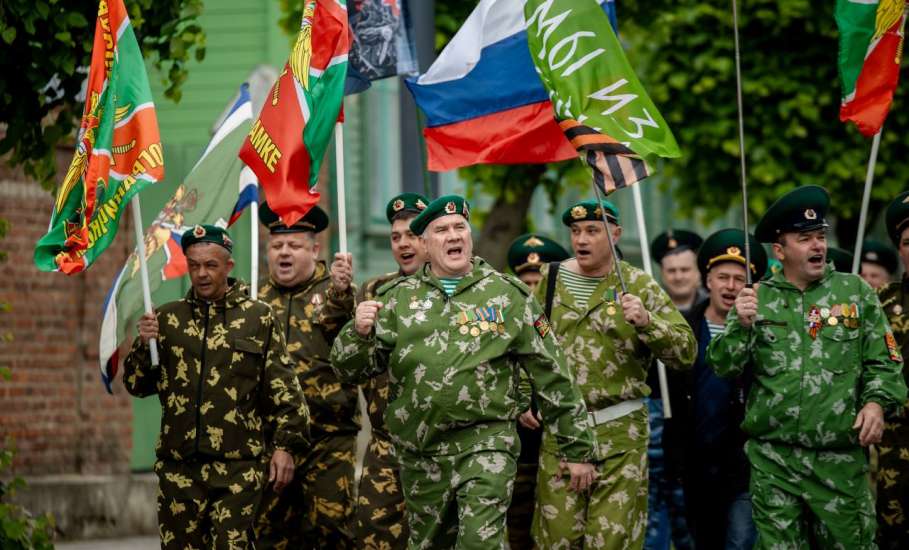 Уважаемые военнослужащие пограничных войск, дорогие ветераны пограничной службы! Поздравляю вас с профессиональным праздником!
