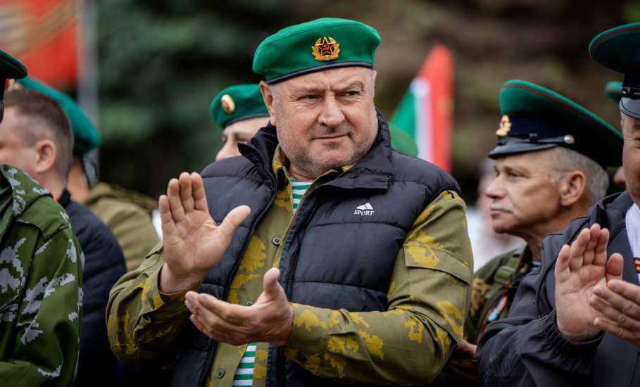 Уважаемые военнослужащие пограничных войск, дорогие ветераны пограничной службы! Поздравляю вас с профессиональным праздником!