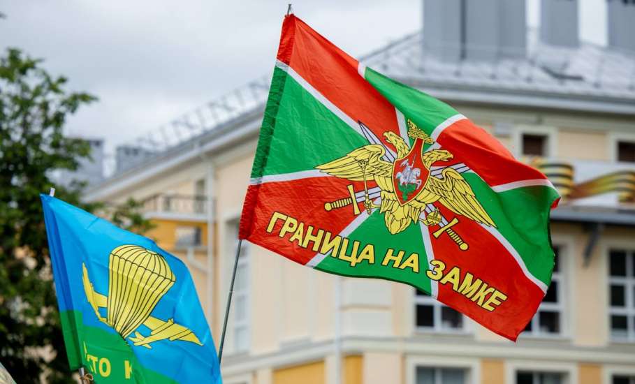 Уважаемые военнослужащие пограничных войск, дорогие ветераны пограничной службы! Поздравляю вас с профессиональным праздником!