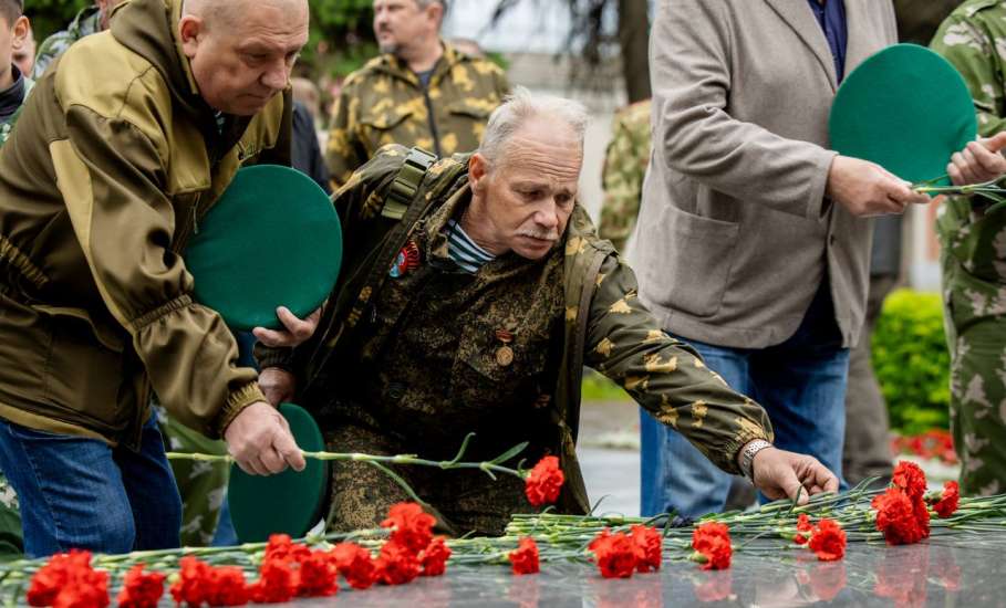 Уважаемые военнослужащие пограничных войск, дорогие ветераны пограничной службы! Поздравляю вас с профессиональным праздником!