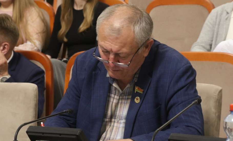 Руководитель природоохранного комитета Сергей Волобуев отметил, что в регионе остро стоит вопрос оснащения муниципальных образований контейнерами для сборки крупногабаритного мусора