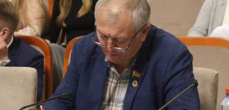 Руководитель природоохранного комитета Сергей Волобуев отметил, что в регионе остро стоит вопрос оснащения муниципальных образований контейнерами для сборки крупногабаритного мусора
