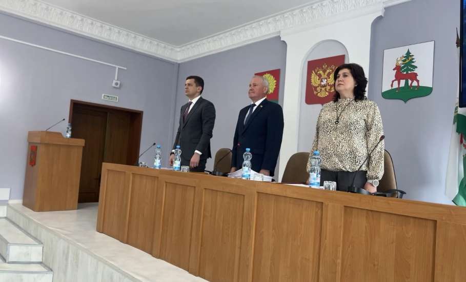 На состоявшейся сегодня сессии Совета депутатов Глава города Вячеслав Жабин представил отчет о деятельности органов местного самоуправления за предыдущий год