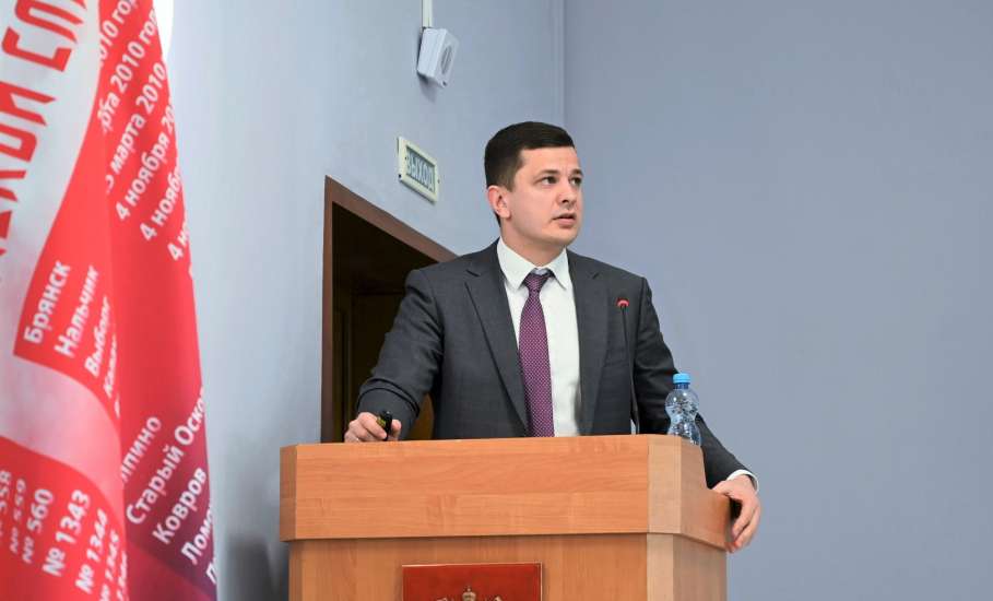 На состоявшейся сегодня сессии Совета депутатов Глава города Вячеслав Жабин представил отчет о деятельности органов местного самоуправления за предыдущий год