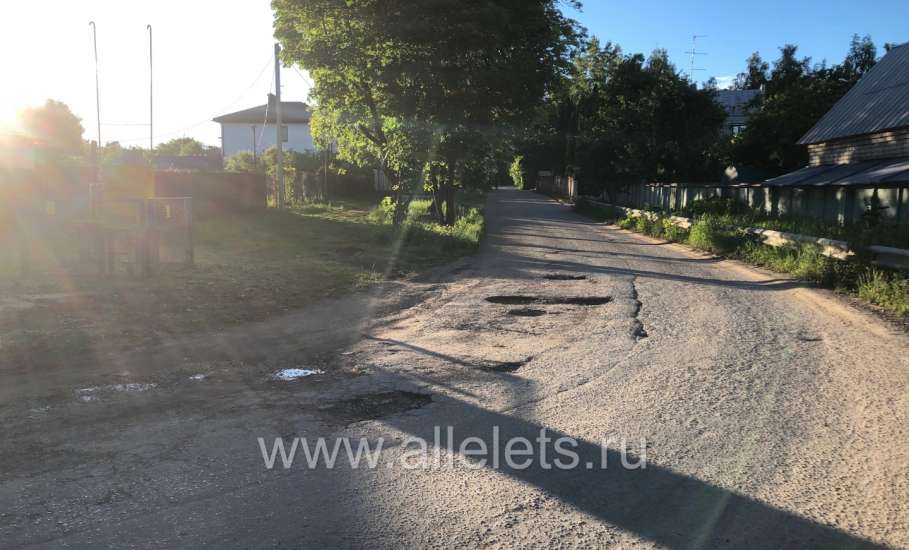 Жители Ельца уже вовсю трубят о плохих дорогах в городе во всех соцсетях!