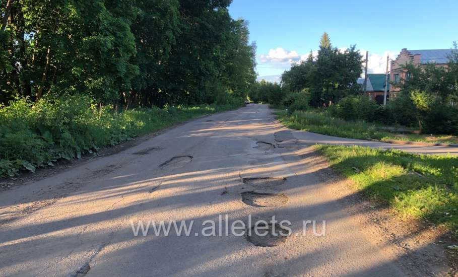 Жители Ельца уже вовсю трубят о плохих дорогах в городе во всех соцсетях!
