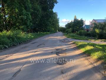 Жители Ельца уже вовсю трубят о плохих дорогах в городе во всех соцсетях!