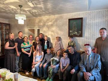Вячеслав Жабин: Сегодня приехал поздравить с днём рождения нашу долгожительницу Елену Александровну Гурьеву. Ельчанке исполнилось 103 года