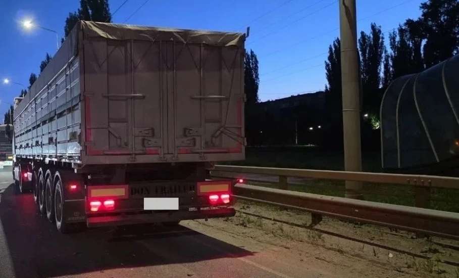 В результате ДТП 17-летняя девушка - пассажир автомобиля ВАЗ 21124 госпитализирована в Ельце