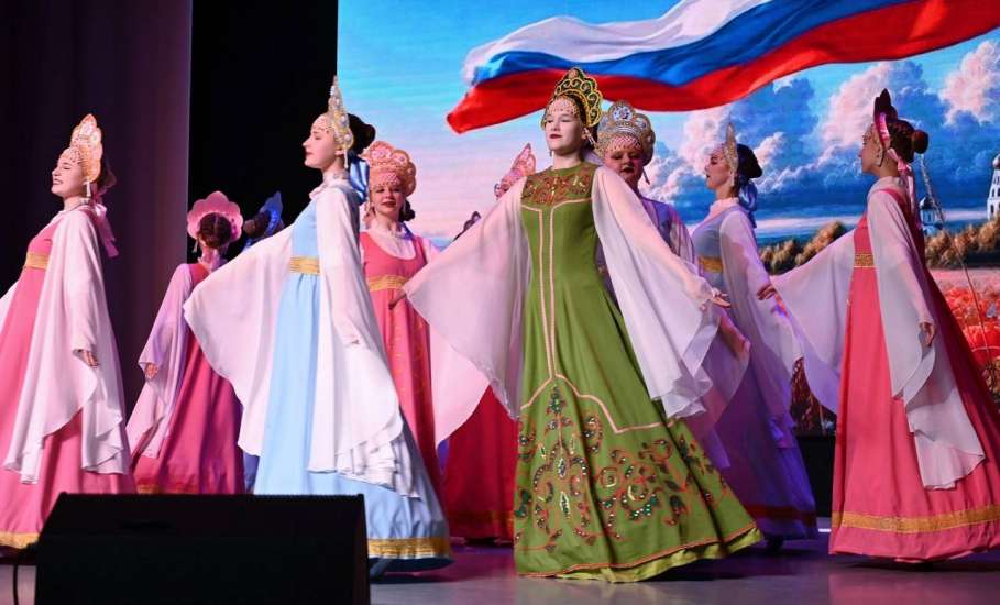 Сегодня, в преддверии Дня России, в Доме культуры железнодорожников мы чествовали тех, кто каждый день трудится на благо нашей Родины!