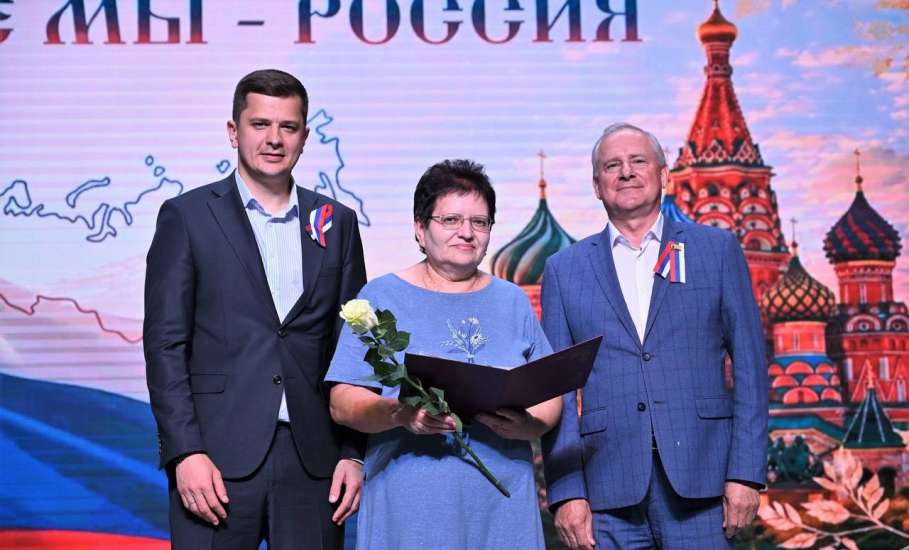 Сегодня, в преддверии Дня России, в Доме культуры железнодорожников мы чествовали тех, кто каждый день трудится на благо нашей Родины!