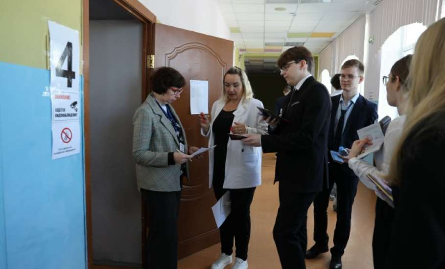 Около 1400 выпускников Липецкой области сдают сегодня ЕГЭ по биологии, географии и иностранным языкам
