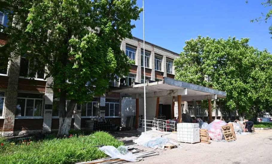 Ход капитальных работ в школах контролирует мэр Ельца