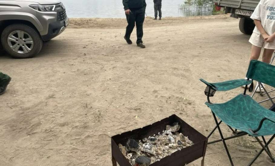 У нас тут любители поесть шашлык на берегу водного объекта в красивом месте