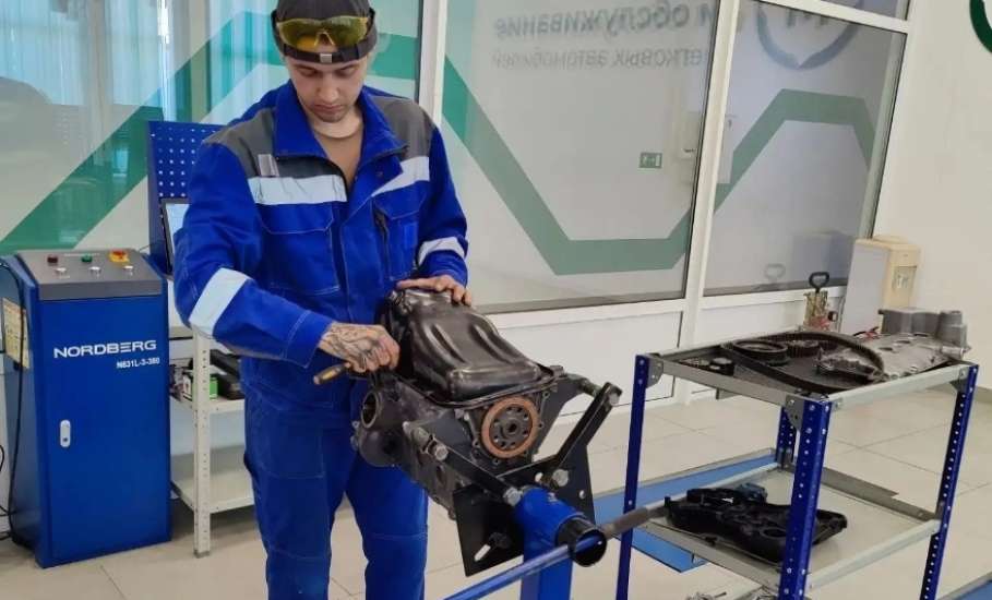 Елецкие автомеханики успешно сдали демонстрационный экзамен