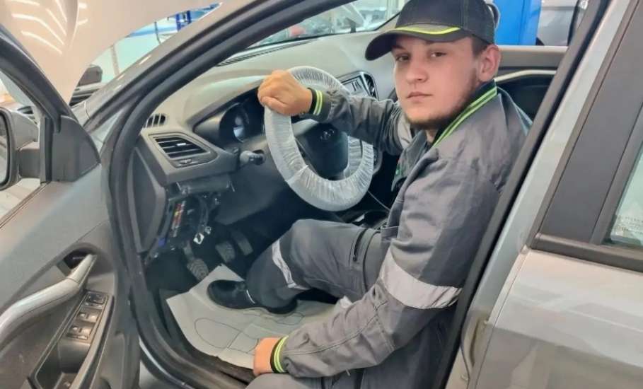 Елецкие автомеханики успешно сдали демонстрационный экзамен