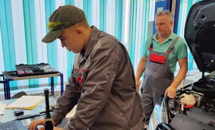 Елецкие автомеханики успешно сдали демонстрационный экзамен