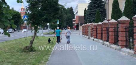 Уважаемая администрация города Ельца! Просим обязать подрядную организацию установить знаки обозначения велодорожки по улице Коммунаров!