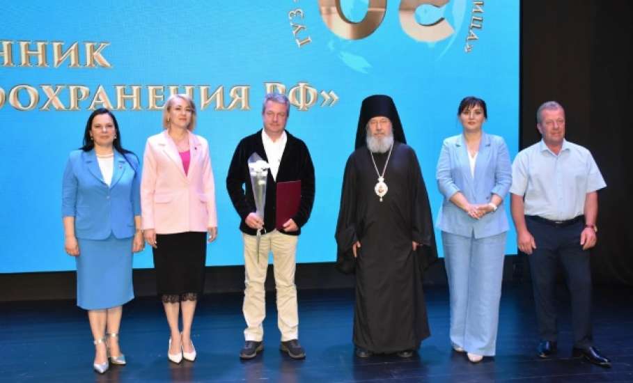 В преддверии профессионального праздника в Центре культуры и досуга п. Ключ Жизни состоялось торжественное мероприятие, посвященное Дню медицинского работника