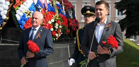 Вячеслав Жабин: &laquo;Сегодня, в День памяти и скорби, вместе с жителями Ельца мы возложили цветы к мемориалу &laquo;Вечный огонь&raquo;&raquo;