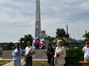 На территории Елецкого муниципального округа в с. М.Боевка после реконструкции открылась площадь у обелиска &laquo;Славы&raquo;
