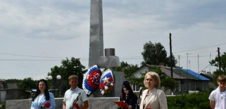 На территории Елецкого муниципального округа в с. М.Боевка после реконструкции открылась площадь у обелиска &laquo;Славы&raquo;