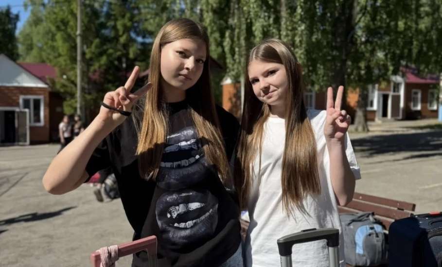 Сегодня в детский оздоровительный лагерь &laquo;Белая берёзка&raquo; заехали 324 счастливых мальчишки и девчонки &mdash; для них начинается новая яркая смена!