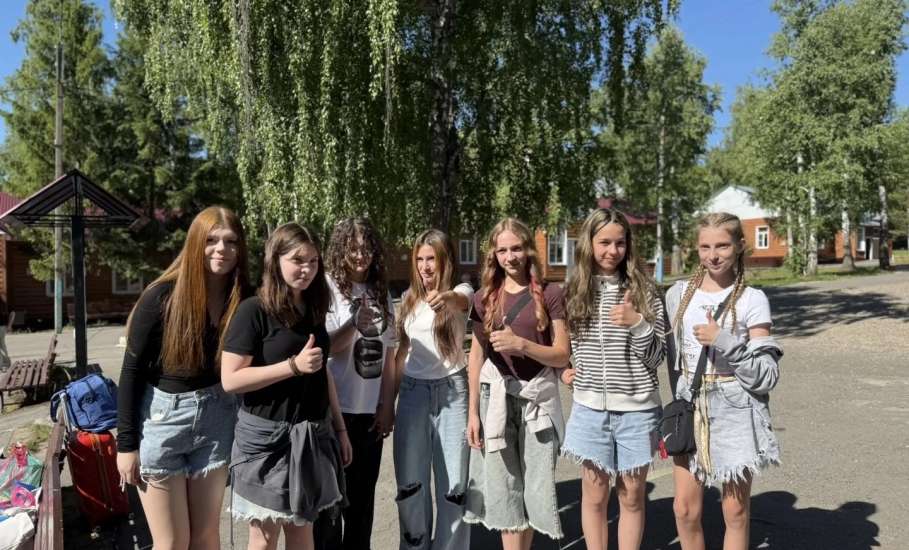 Сегодня в детский оздоровительный лагерь &laquo;Белая берёзка&raquo; заехали 324 счастливых мальчишки и девчонки &mdash; для них начинается новая яркая смена!