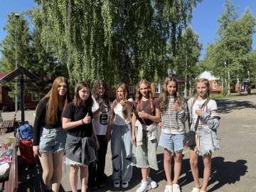 Сегодня в детский оздоровительный лагерь &laquo;Белая берёзка&raquo; заехали 324 счастливых мальчишки и девчонки &mdash; для них начинается новая яркая смена!