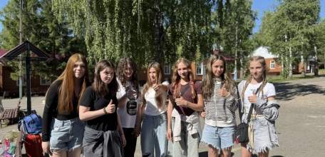 Сегодня в детский оздоровительный лагерь &laquo;Белая берёзка&raquo; заехали 324 счастливых мальчишки и девчонки &mdash; для них начинается новая яркая смена!